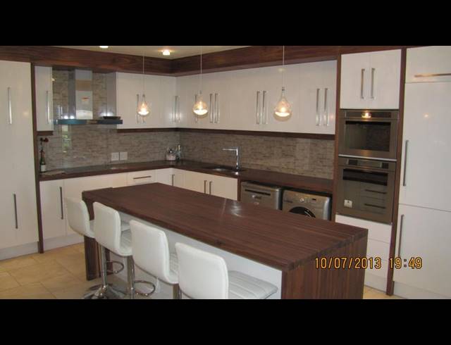 3 BEDROOM PROPERTY TO RENT IN DOLPHIN BEACH